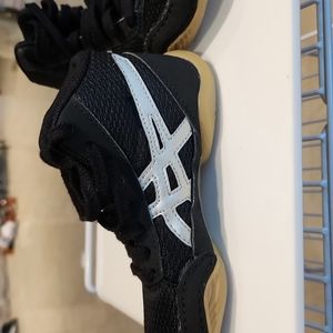 NWOT ASICS MATFLEX™ 6 GRADE SCHOOL wrestling shoe in blk & silver size 12 Y